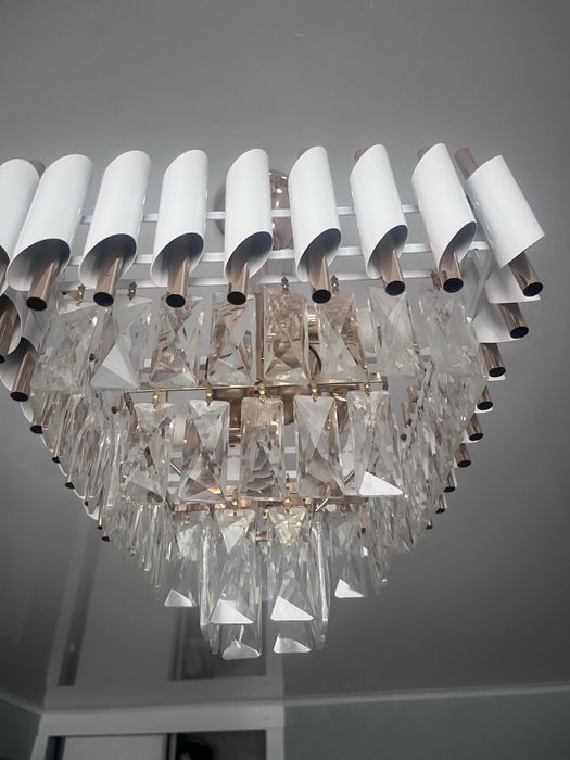 Продам срочно люстру