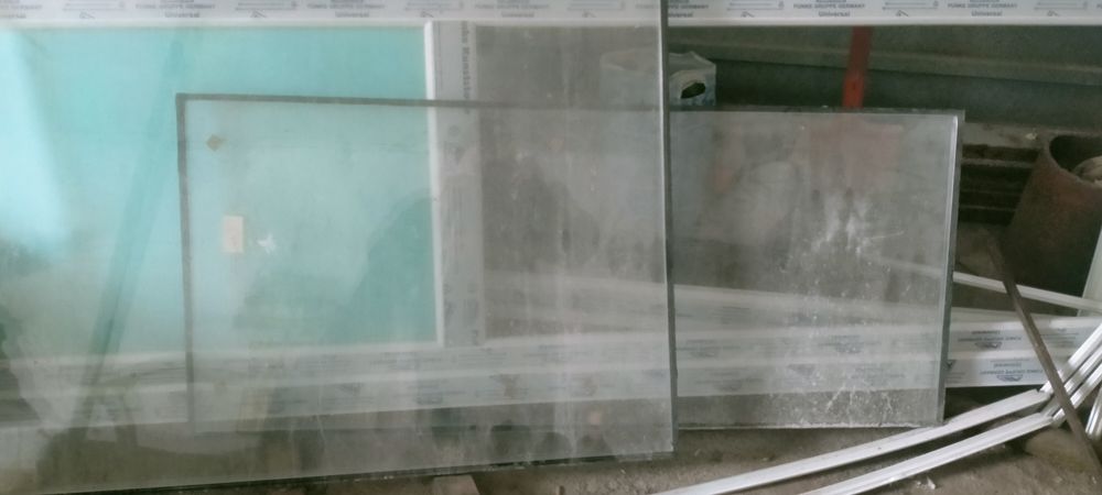 Пластиковая дверь и окно