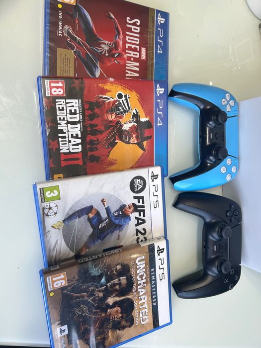 PlayStation 5 , 2 джойстика и подарък 4 игри