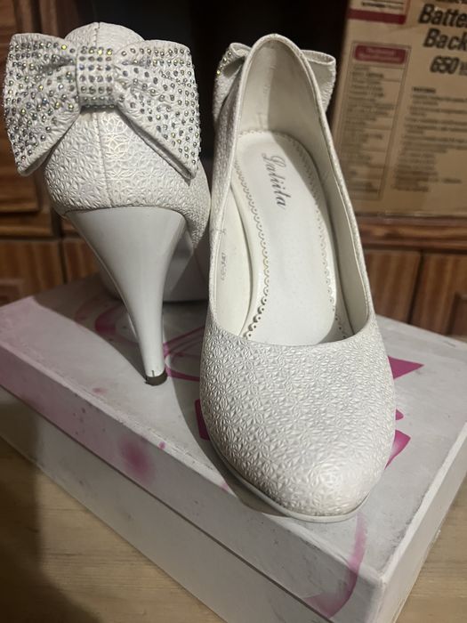 Продам женские туфли