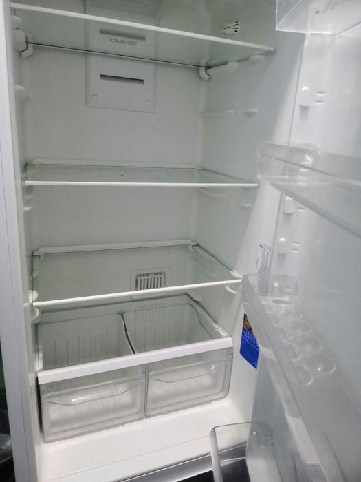 Холодильник сотилади