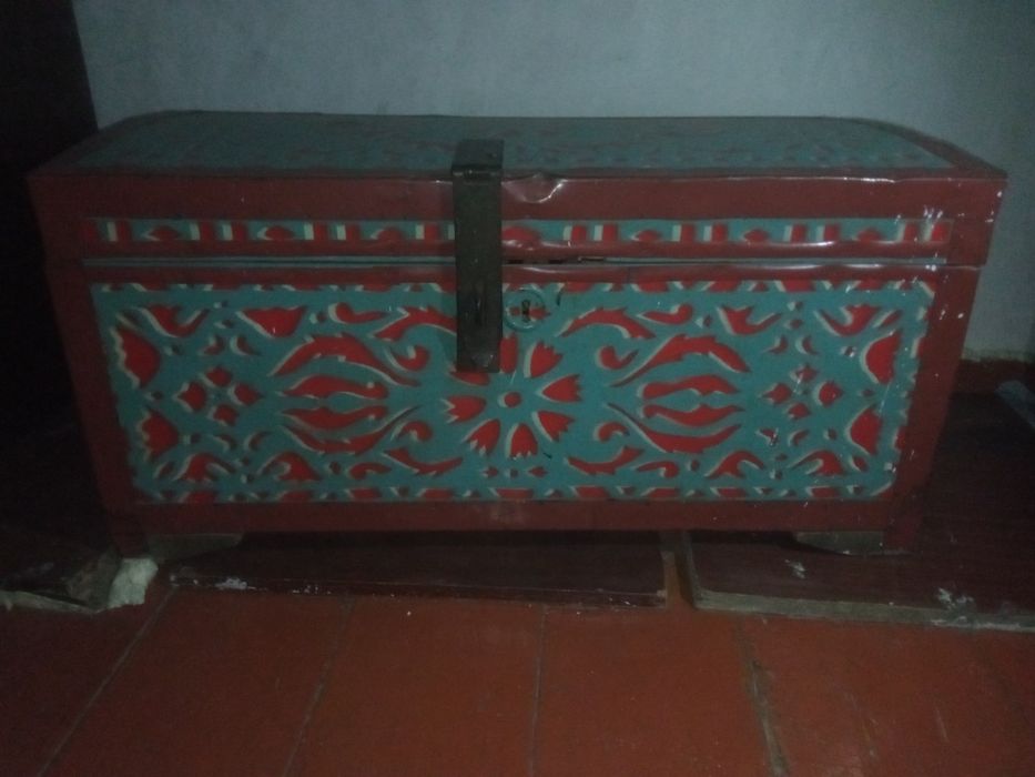 Продам сундук в национальном стиле.