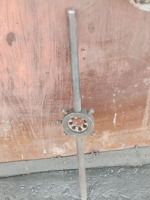 Для нарезания резьбы