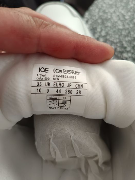Vând adidași Iceberg noi la cutie originali.