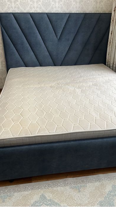 Спальный кровать