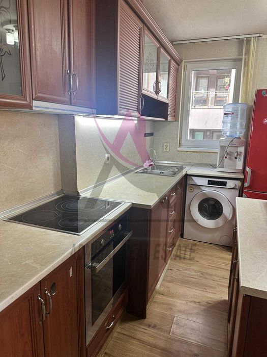 Дава се под наем Двустаен апартамент в Варна, Цветен квартал - 75 кв.м за 600 € - Снимка #2