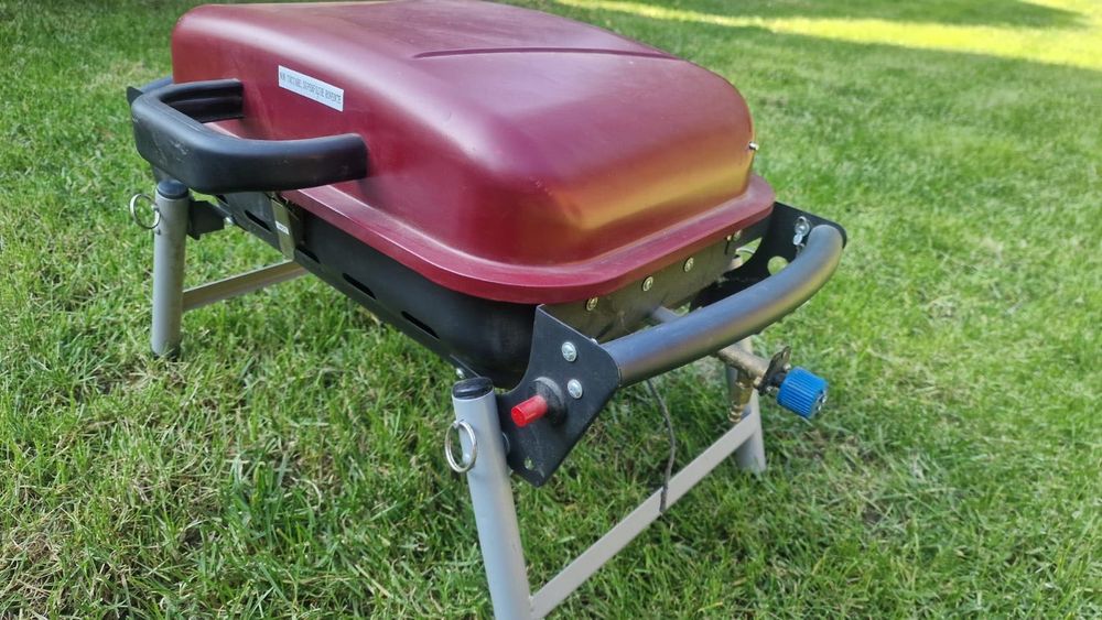 Grătarul Portabil pe Gaz – Compact, Puternic și Gata de Aventură