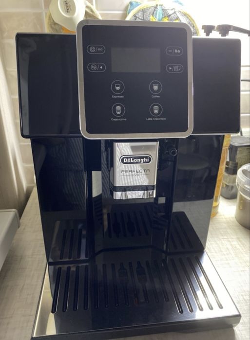 Кофемашина Delonghi ESAM 420.40 B Perfecta Evo