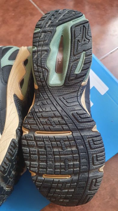 Кроссовки Mizuno v2 оригинал