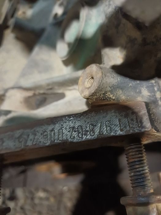 Мерседес 111матор 2.3.