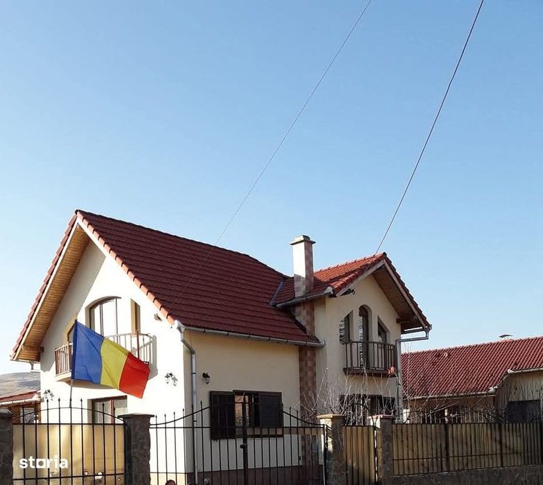 Casă modernă din cărămidă, complet mobilată