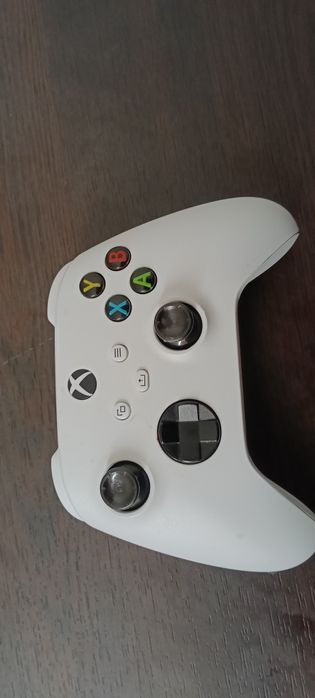 vând Xbox nou lam folosit de 3 ori am și cutie