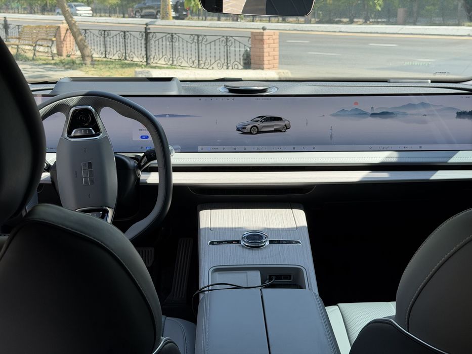 Geely Galaxy E8 Premium sotiladi