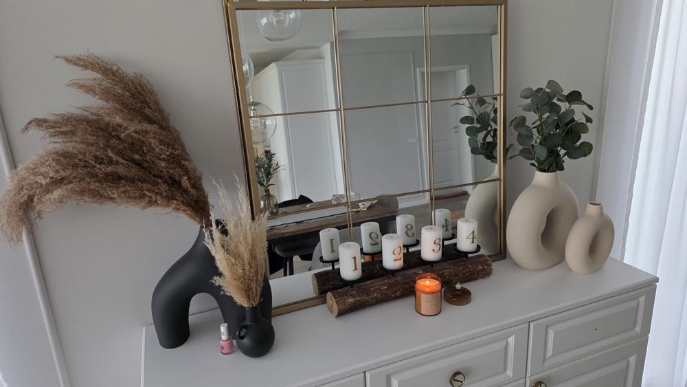 Oglinda cu rama din metal