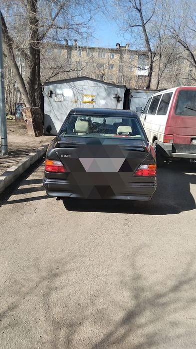 Автомобиль Мерседес бенс