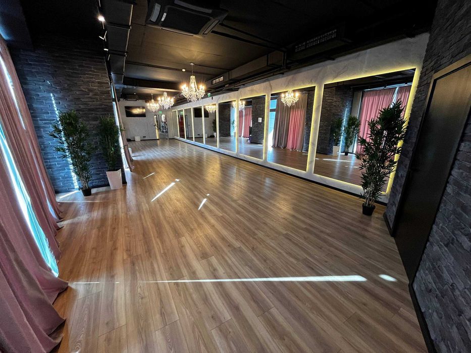 Дава се под наем Зала за събития в Пловдив, Тракия -  кв.м за 1495.83 € - Снимка #1