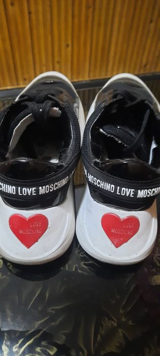 Сникърси moschino