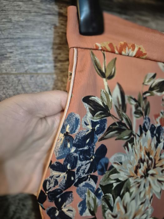 Pantaloni Zara Basic cu imprimeu floral