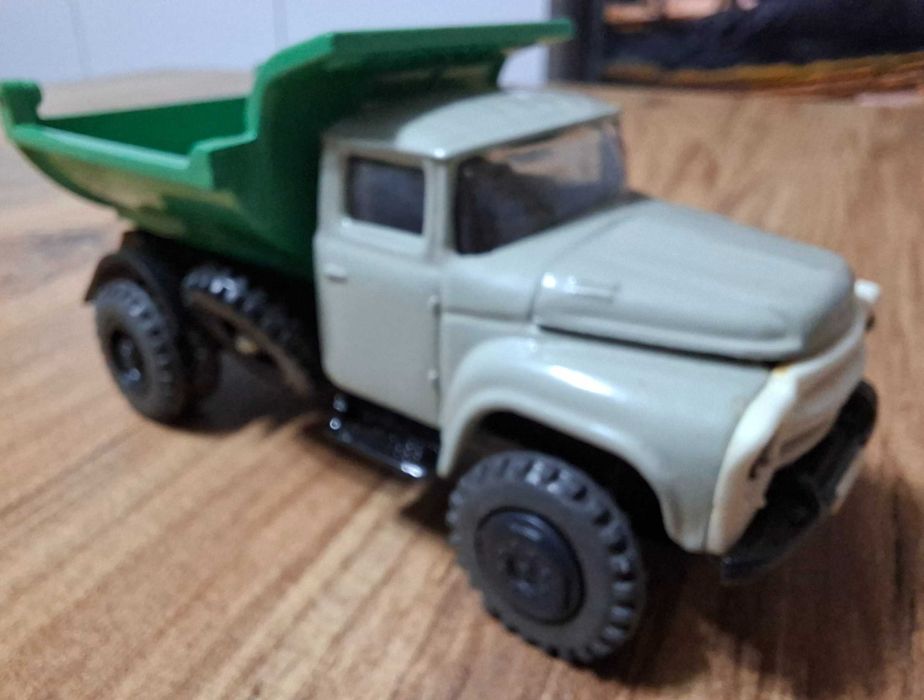 Светски СССР метален модел ЗиЛ в мащаб 1:43