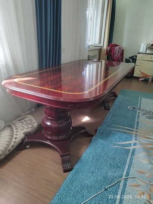 Стол почти новый с торгом