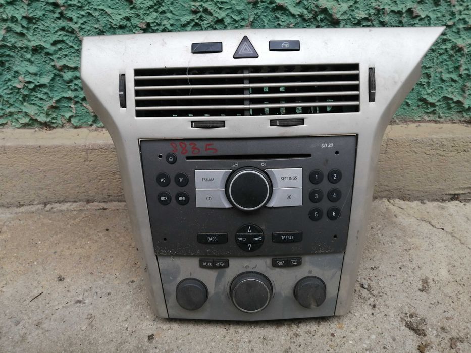 consola + CD Opel Astra H 100 lei