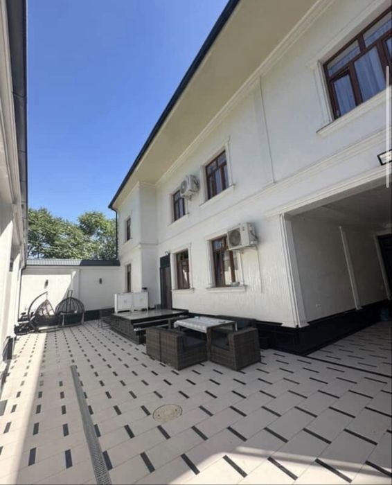 Сдаеться в аренду, 1 и 2 ой этаж 4 рёх этажного участка