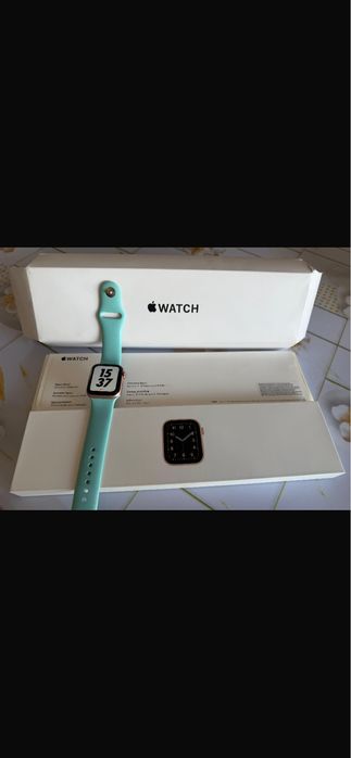 Apple Watch Gold в идеальном состояний