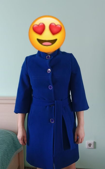 Польто с короткими рукавами.