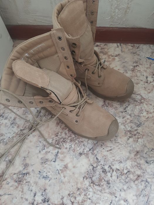 ботинки с высрким берцем песчаного цвета