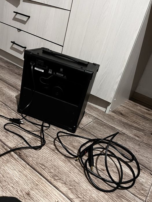 Продаю комбоусилитель YAMAHA