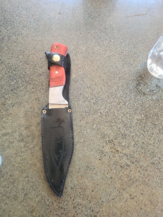 Нож с кубур с добро острие