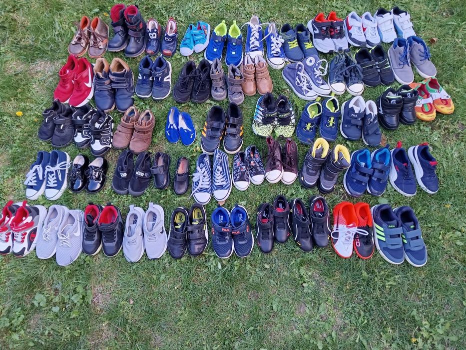 Vand lot en-gros 50 de pantofi copii mici