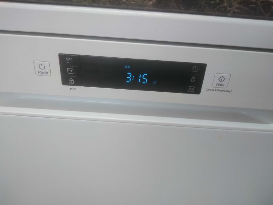 Vând mașina de spălat vase model nou