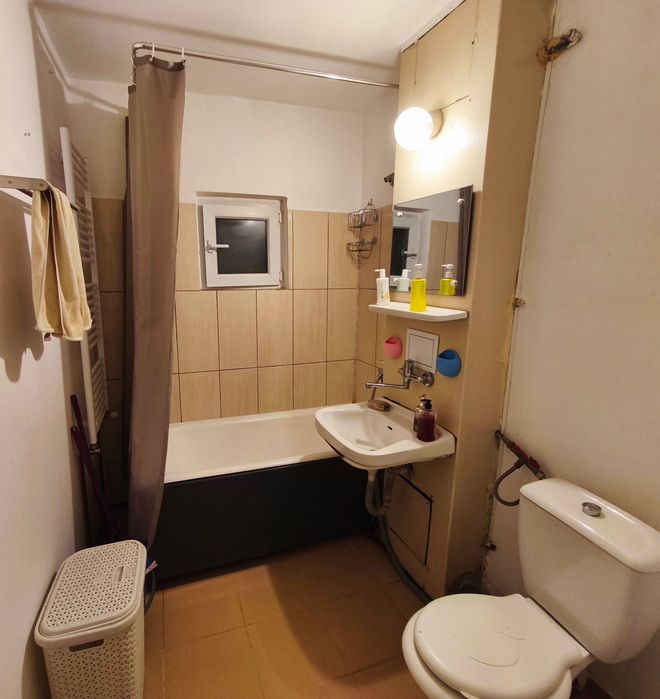 Inchiriez apartament 2 camere decomandat, etaj 2/4, 1 MAI, zona Pelendava