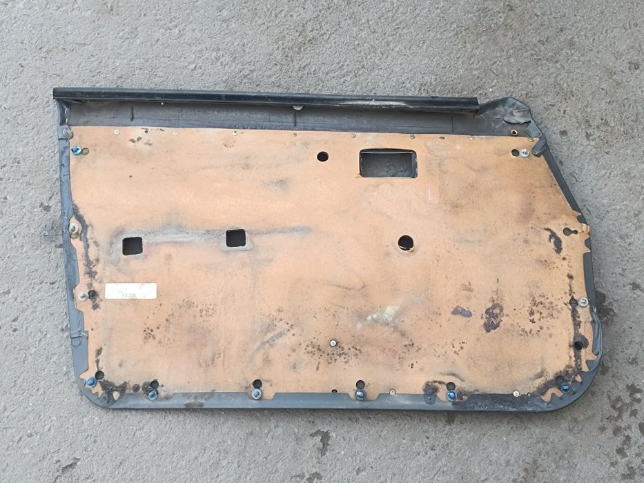 Обшивка двери Mazda 323 BF