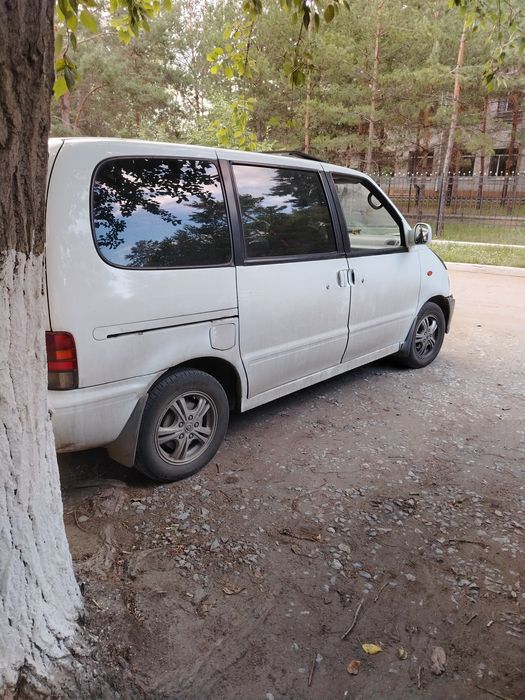 Продам ниссан серена с23