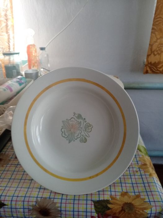 Продам фарфоровые тарелки и прочее
