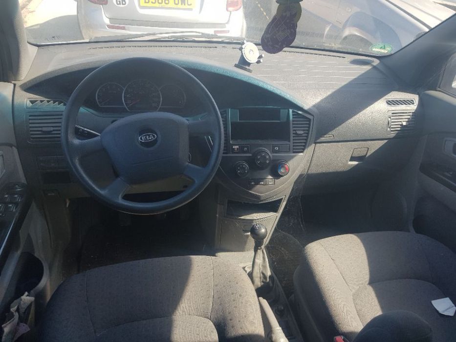 Dezmembrez Kia Carens 2.0d fabr 2007 d4ea