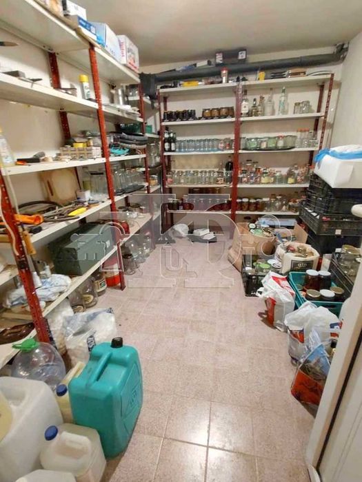 Продава се Къща в Добрич, Дружба 1 - 410 кв.м за 561 €/кв.м - Снимка #17