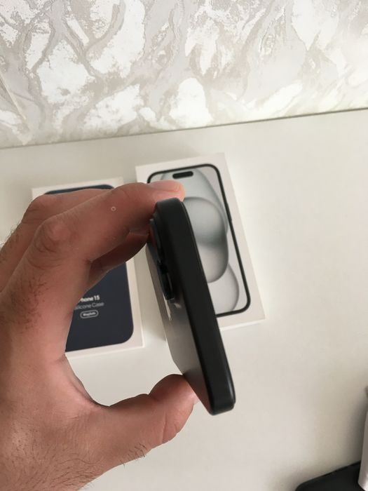 Продам iphone 15 128 gb.