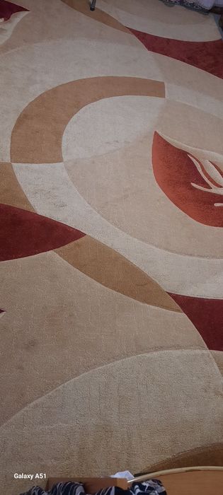 Продаётся ковёр.  Кілем сатылады