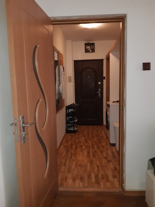 Închiriez apartament