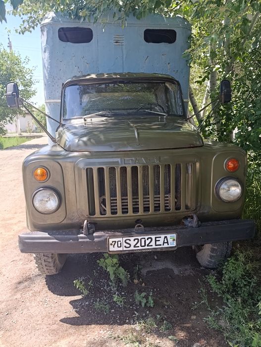 Gaz 52-27 sotiladi