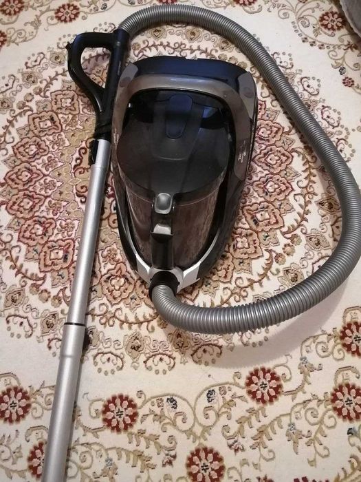 Продам работающий пылесос