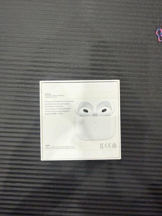 Продам оригинальные AirPods 3