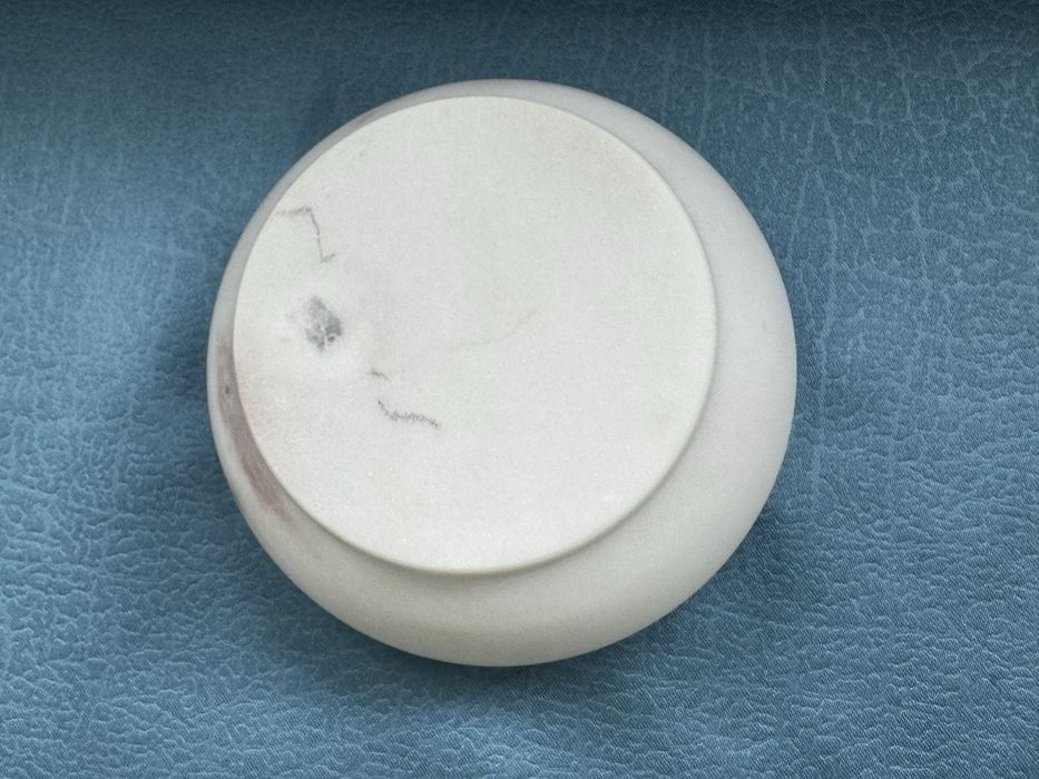 Мраморен пепелник , масивен , с месингов обков