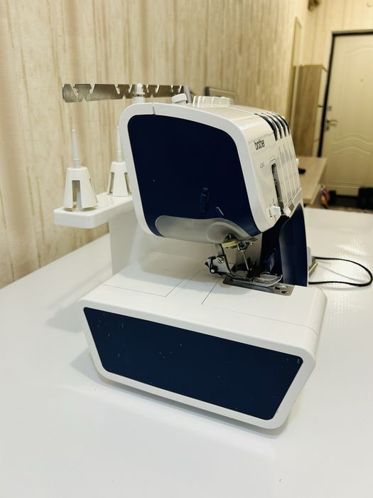 Продам электронный оверлок Brother