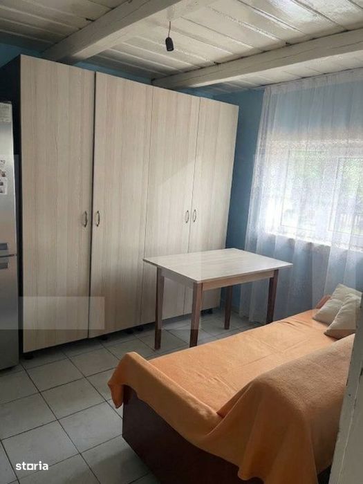 Casa de vanzare, teren 5400 mp, zona Braesti