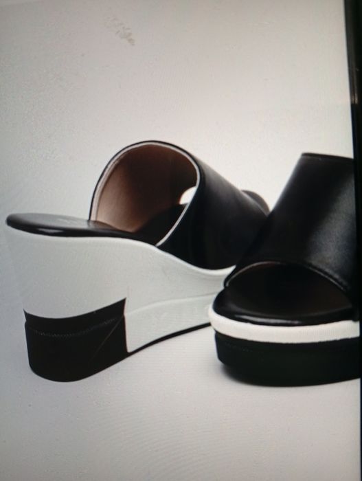 Красивые,элегантные женские шлепки на платформе р.39 новые.