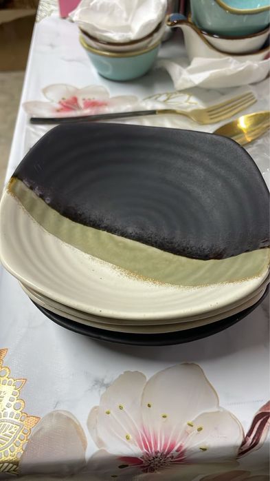 Продам тарелки разные, ложки